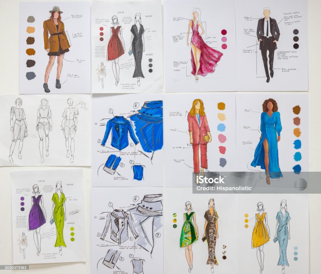 Photo de plusieurs croquis de mode avec mannequins portant des vêtements chics, des costumes et des robes de soirée dessinés au crayon et coloriés au feutre.